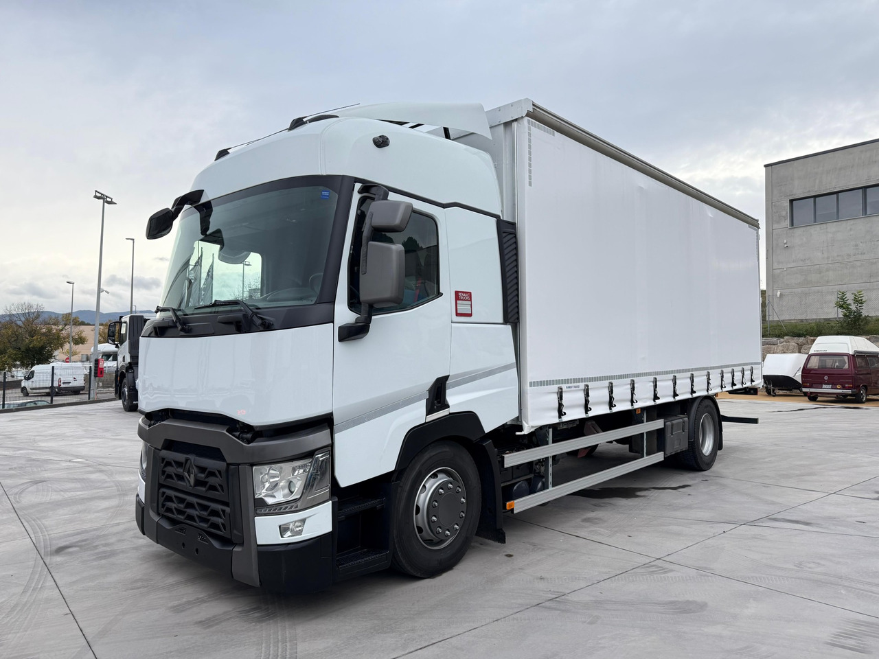 RENAULT T430 E6 (Tauliner) - Caminhão com lona: foto 1 RENAULT T430 E6 (Tauliner) - Caminhão com lona: foto 1