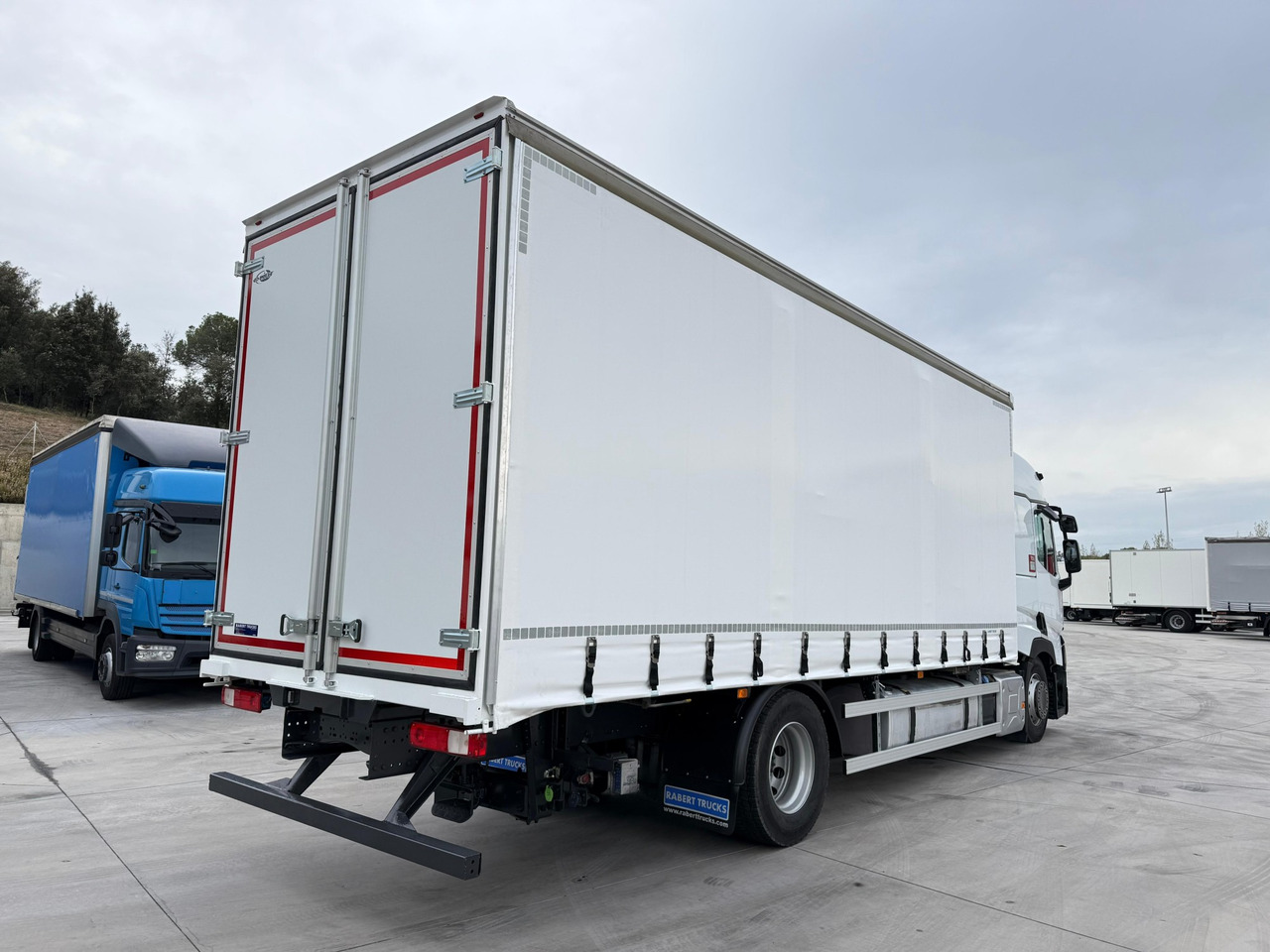 RENAULT T430 E6 (Tauliner) - Caminhão com lona: foto 4 RENAULT T430 E6 (Tauliner) - Caminhão com lona: foto 4