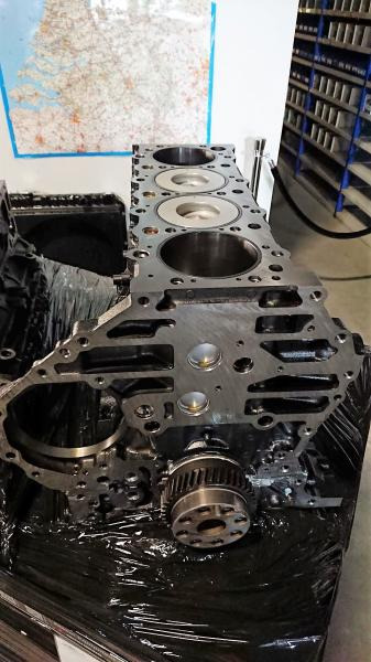 Isuzu - Motor de Máquina de construção: foto 1 Isuzu - Motor de Máquina de construção: foto 1