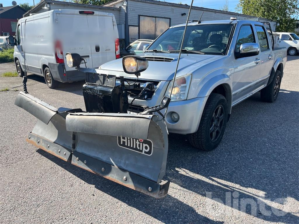 ISUZU CREW 3.0 AT med vikplog och sandspridare - Pick-up, Veículo limpa-neves: foto 1 ISUZU CREW 3.0 AT med vikplog och sandspridare - Pick-up, Veículo limpa-neves: foto 1