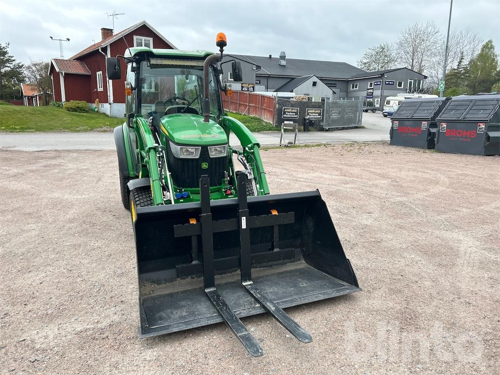 JOHN DEERE 320R - Trator: foto 3 JOHN DEERE 320R - Trator: foto 3