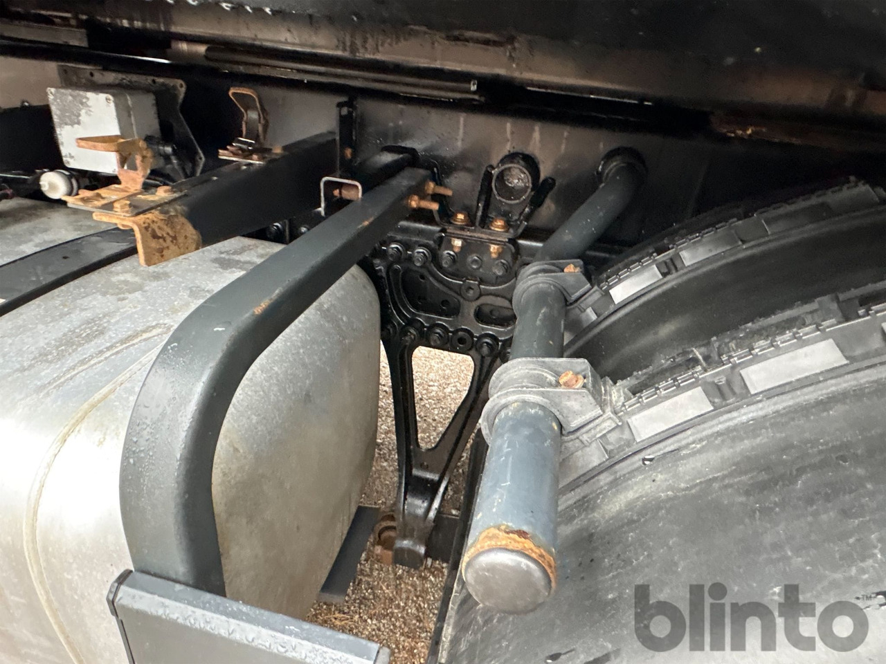 Caminhão basculante MERCEDES-BENZ: foto 24