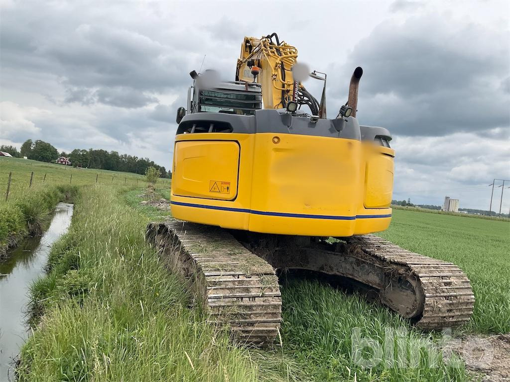 New Holland kobelco E235 B se - Escavadora de rastos: foto 2 New Holland kobelco E235 B se - Escavadora de rastos: foto 2