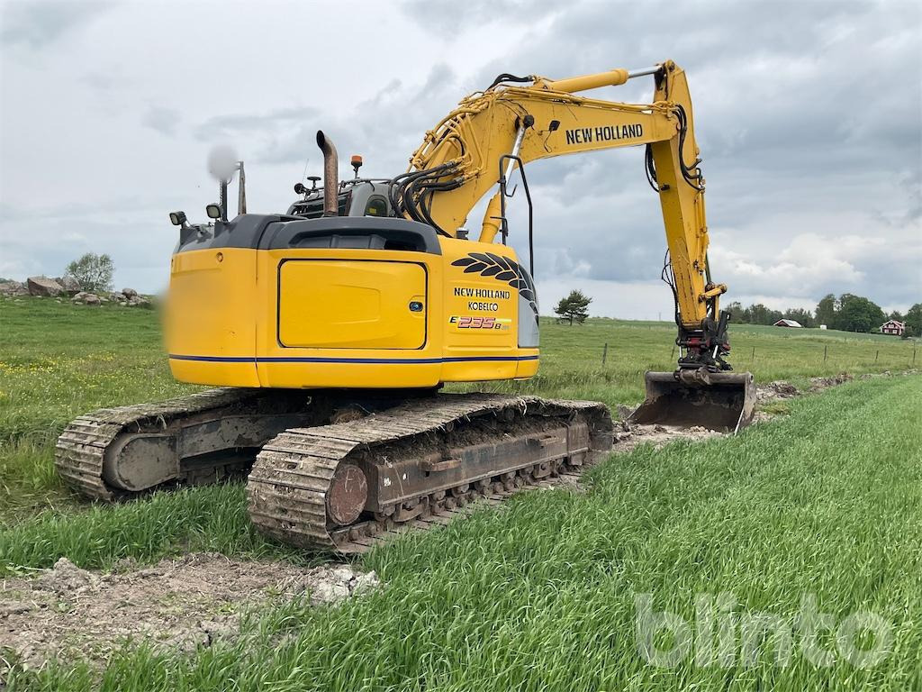 New Holland kobelco E235 B se - Escavadora de rastos: foto 3 New Holland kobelco E235 B se - Escavadora de rastos: foto 3