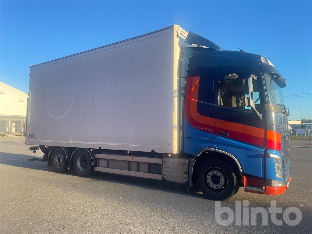 VOLVO FH540 6x2*4 - Caminhão furgão: foto 2 VOLVO FH540 6x2*4 - Caminhão furgão: foto 2