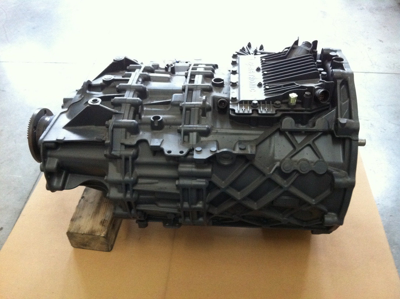 CAMBIO ZF ASTRONIC 12AS2330TD - Caixa de câmbio: foto 5 CAMBIO ZF ASTRONIC 12AS2330TD - Caixa de câmbio: foto 5