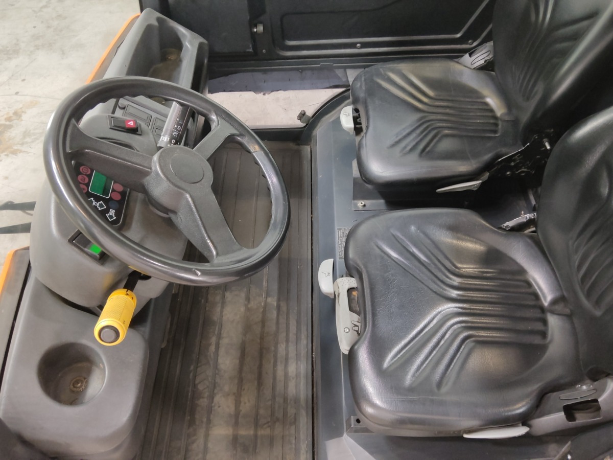 Linde P250 - Trator elétrics: foto 3 Linde P250 - Trator elétrics: foto 3