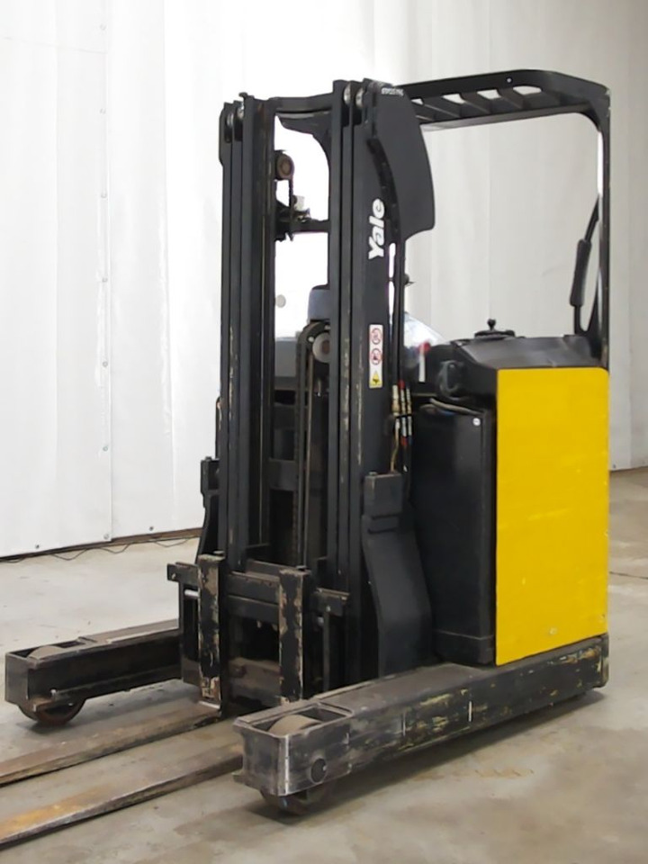 Empilhador retráctil Yale MR14: foto 1