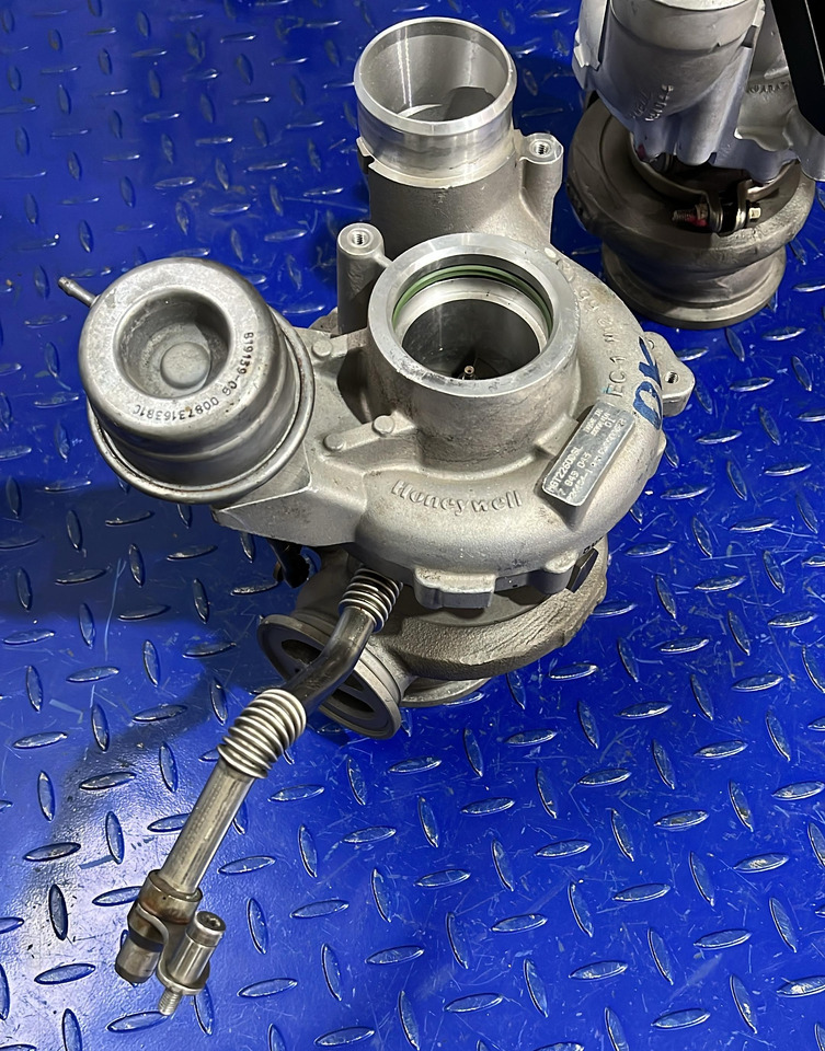 BMW Turbocharger S63N/R 4.4L V8 7849045+7849044 (SET) - Turbocompressor: foto 3 BMW Turbocharger S63N/R 4.4L V8 7849045+7849044 (SET) - Turbocompressor: foto 3