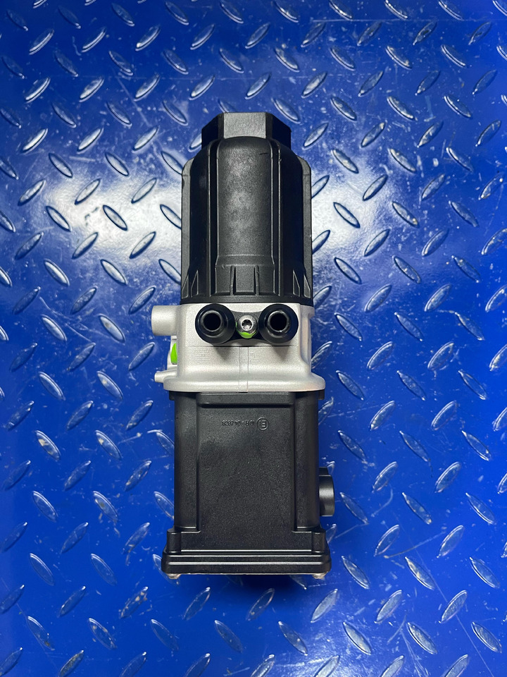 Mercedes Benz Actros MP4 Adblue Pump Euro 6 - Silenciador/ Sistema de escape de Caminhão: foto 5 Mercedes Benz Actros MP4 Adblue Pump Euro 6 - Silenciador/ Sistema de escape de Caminhão: foto 5