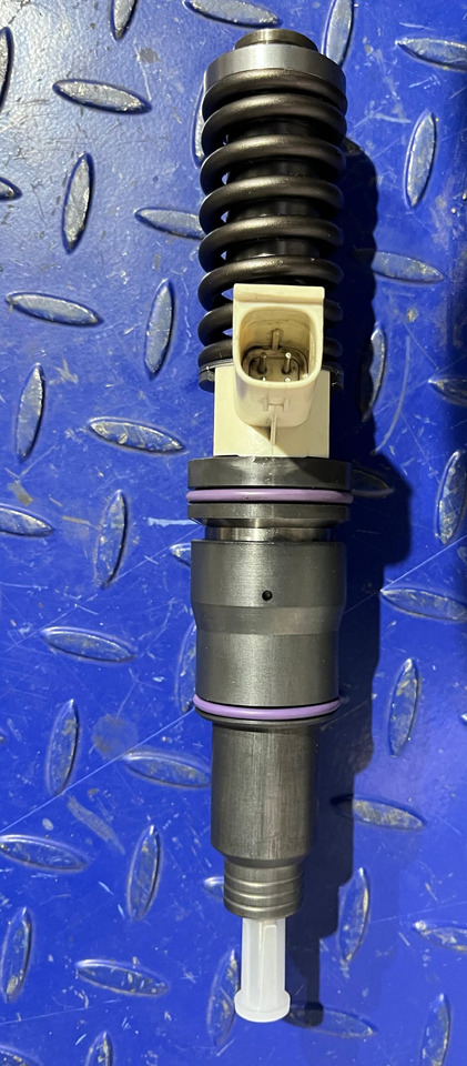 VOLVO 20929906 - Injector: foto 1 VOLVO 20929906 - Injector: foto 1