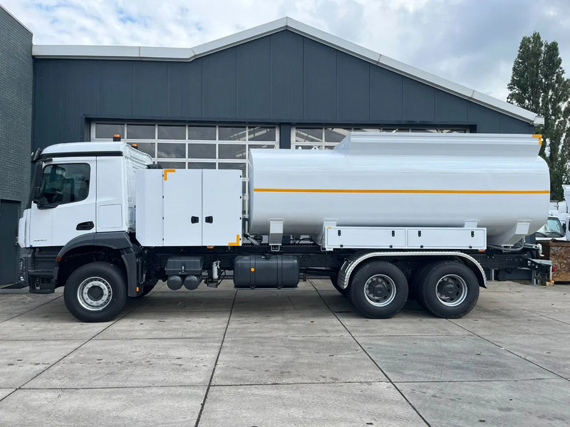 Mercedes-Benz Arocs 4040 6x6 Water Tank Truck - Caminhão tanque: foto 2 Mercedes-Benz Arocs 4040 6x6 Water Tank Truck - Caminhão tanque: foto 2