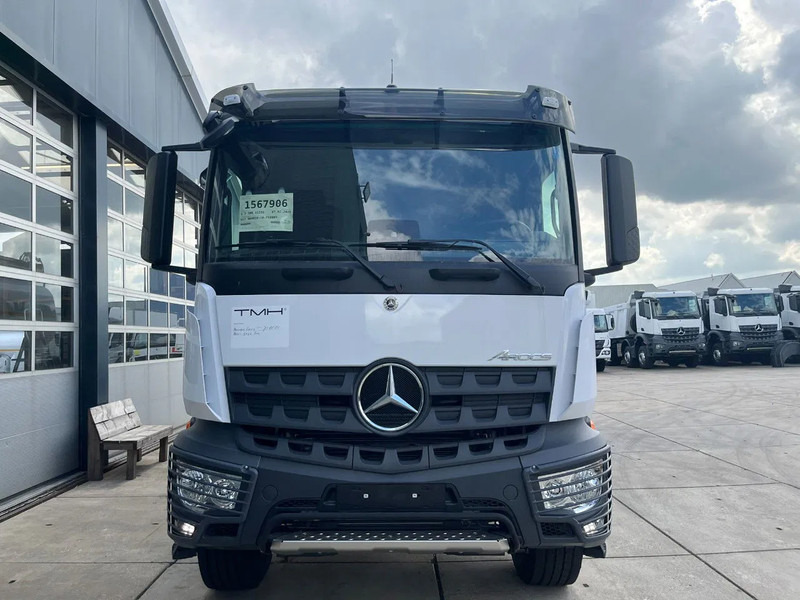 Mercedes-Benz Arocs 4040 6x6 Water Tank Truck - Caminhão tanque: foto 5 Mercedes-Benz Arocs 4040 6x6 Water Tank Truck - Caminhão tanque: foto 5