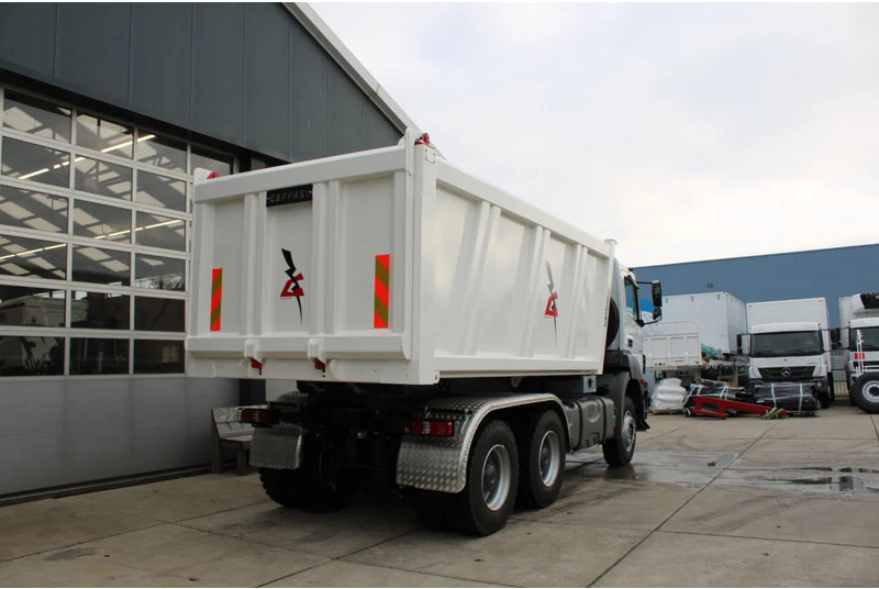 Mercedes-Benz Axor 3344 K 6x4 Tipper Truck - Caminhão basculante: foto 4 Mercedes-Benz Axor 3344 K 6x4 Tipper Truck - Caminhão basculante: foto 4