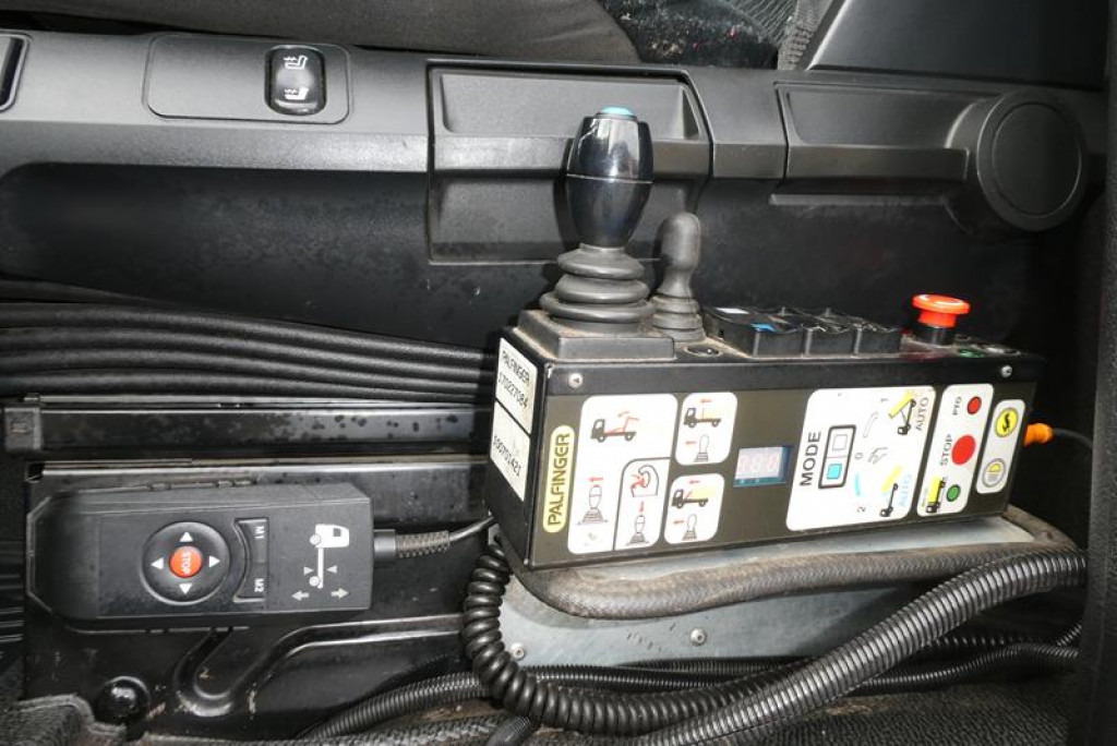 MERCEDES-BENZ Actros neu 2546 L 6x2 Abrollkipper Lenk-Lift Achse - Caminhão polibenne: foto 4 MERCEDES-BENZ Actros neu 2546 L 6x2 Abrollkipper Lenk-Lift Achse - Caminhão polibenne: foto 4