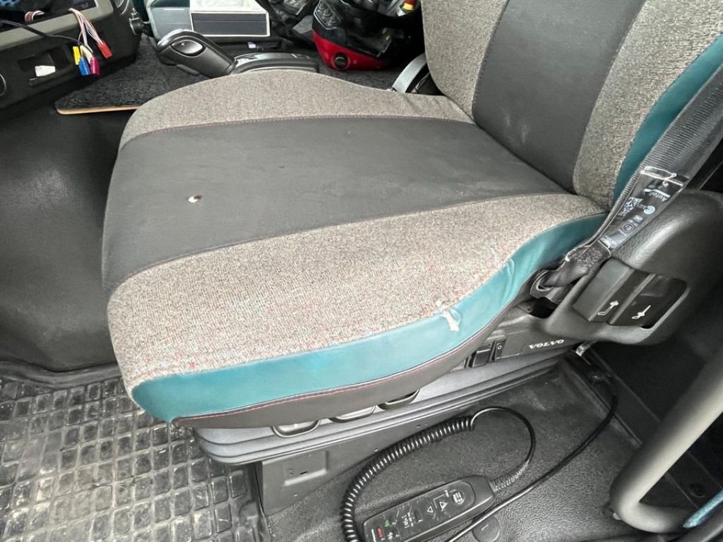 VOLVO (S) Truck FM 420 6x2 Pritsche Heckkran 27m t,Funk,Jib ,E6 - Camião de caixa aberta/ Plataforma, Caminhão grua: foto 4 VOLVO (S) Truck FM 420 6x2 Pritsche Heckkran 27m t,Funk,Jib ,E6 - Camião de caixa aberta/ Plataforma, Caminhão grua: foto 4