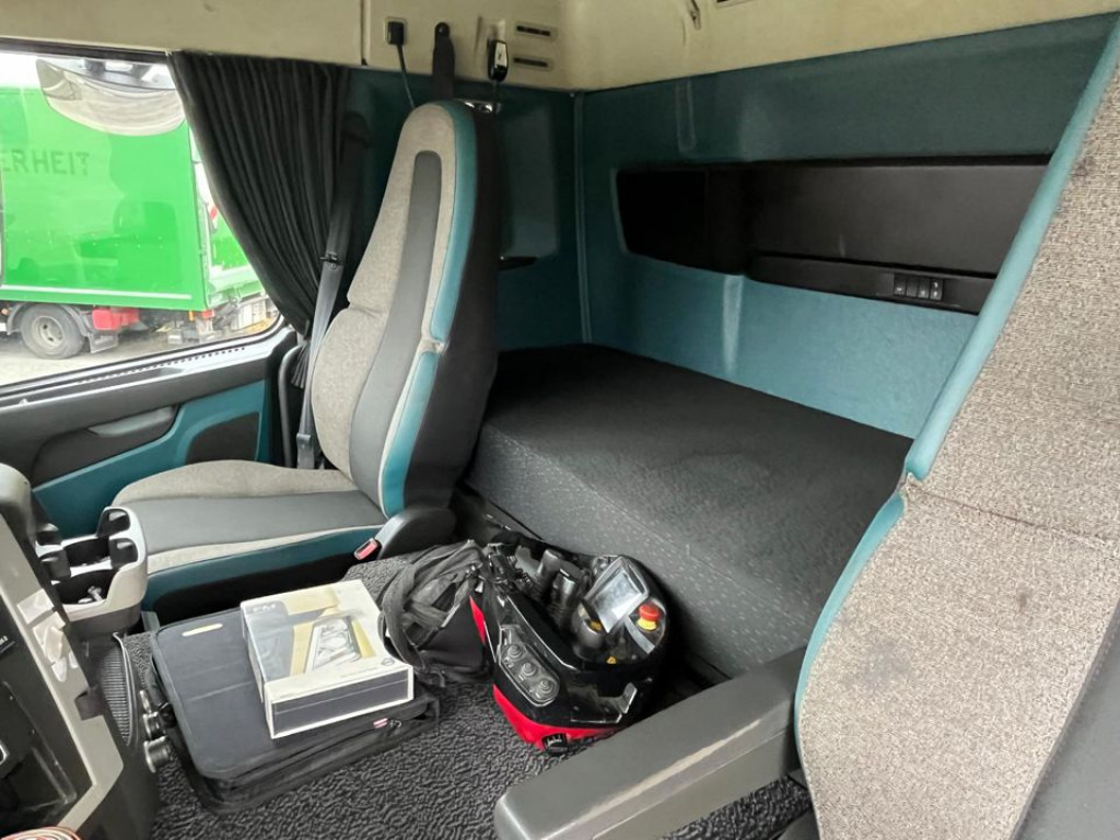 VOLVO (S) Truck FM 420 6x2 Pritsche Heckkran 27m t,Funk,Jib ,E6 - Camião de caixa aberta/ Plataforma, Caminhão grua: foto 3 VOLVO (S) Truck FM 420 6x2 Pritsche Heckkran 27m t,Funk,Jib ,E6 - Camião de caixa aberta/ Plataforma, Caminhão grua: foto 3