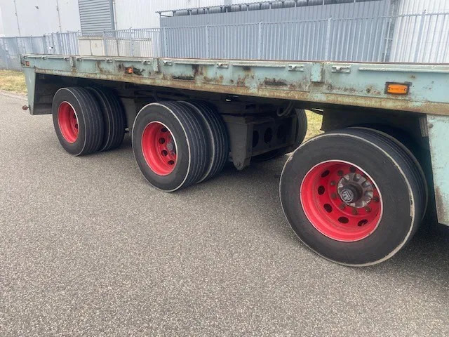 Floor open oplegger 3 asser uitschuifbaar, 2 x stuur, 1 x liftas - Semi-reboque plataforma/ Caixa aberta: foto 3 Floor open oplegger 3 asser uitschuifbaar, 2 x stuur, 1 x liftas - Semi-reboque plataforma/ Caixa aberta: foto 3