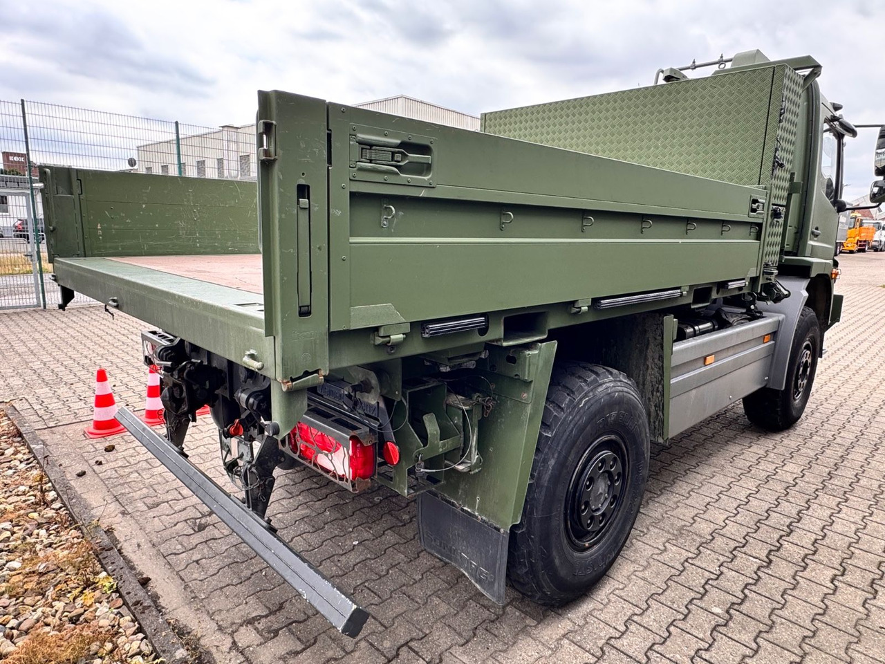 Mercedes-Benz 1018 Atego 4x4 Allrad Miltär Camper - Furgão caixa aberta: foto 4 Mercedes-Benz 1018 Atego 4x4 Allrad Miltär Camper - Furgão caixa aberta: foto 4