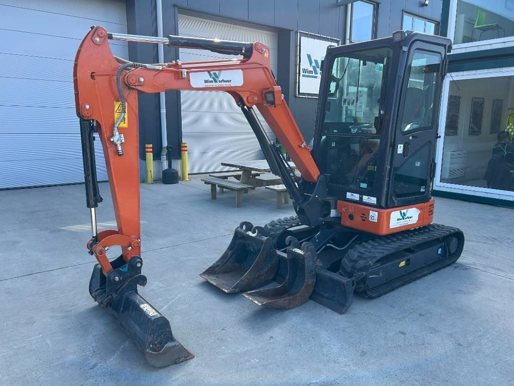 Hitachi ZX 26 U-6 - Mini escavadeira: foto 2 Hitachi ZX 26 U-6 - Mini escavadeira: foto 2