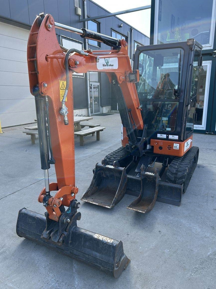 Hitachi ZX26U-6 (9989) - Mini escavadeira: foto 4 Hitachi ZX26U-6 (9989) - Mini escavadeira: foto 4