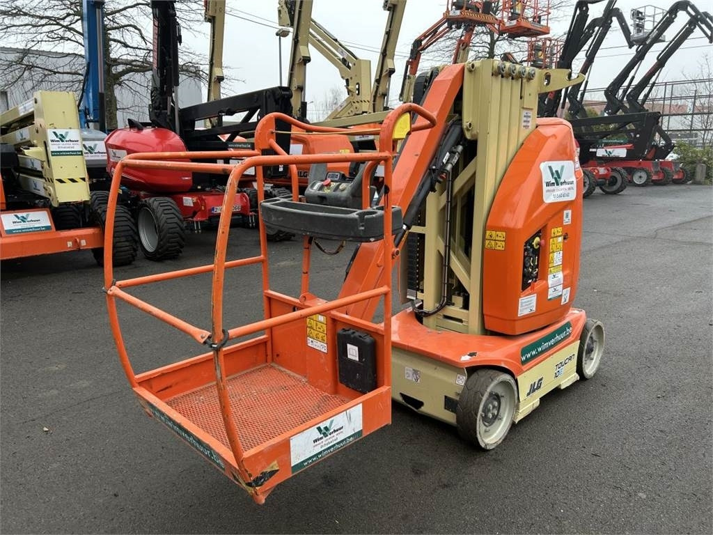 JLG Toucan 10E (7356) - Plataforma de mastro vertical: foto 1 JLG Toucan 10E (7356) - Plataforma de mastro vertical: foto 1