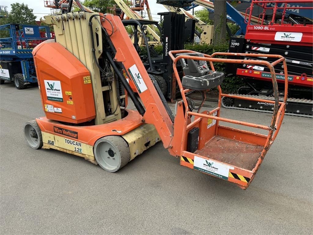 JLG Toucan 12E (1933) - Plataforma de mastro vertical: foto 1 JLG Toucan 12E (1933) - Plataforma de mastro vertical: foto 1