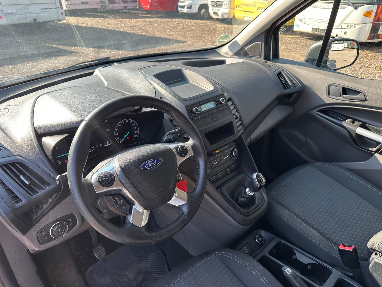 Ford Grand Tourneo 1.5 EcoBlue 74kW Auto Trend - Furgão de passageiros: foto 5 Ford Grand Tourneo 1.5 EcoBlue 74kW Auto Trend - Furgão de passageiros: foto 5