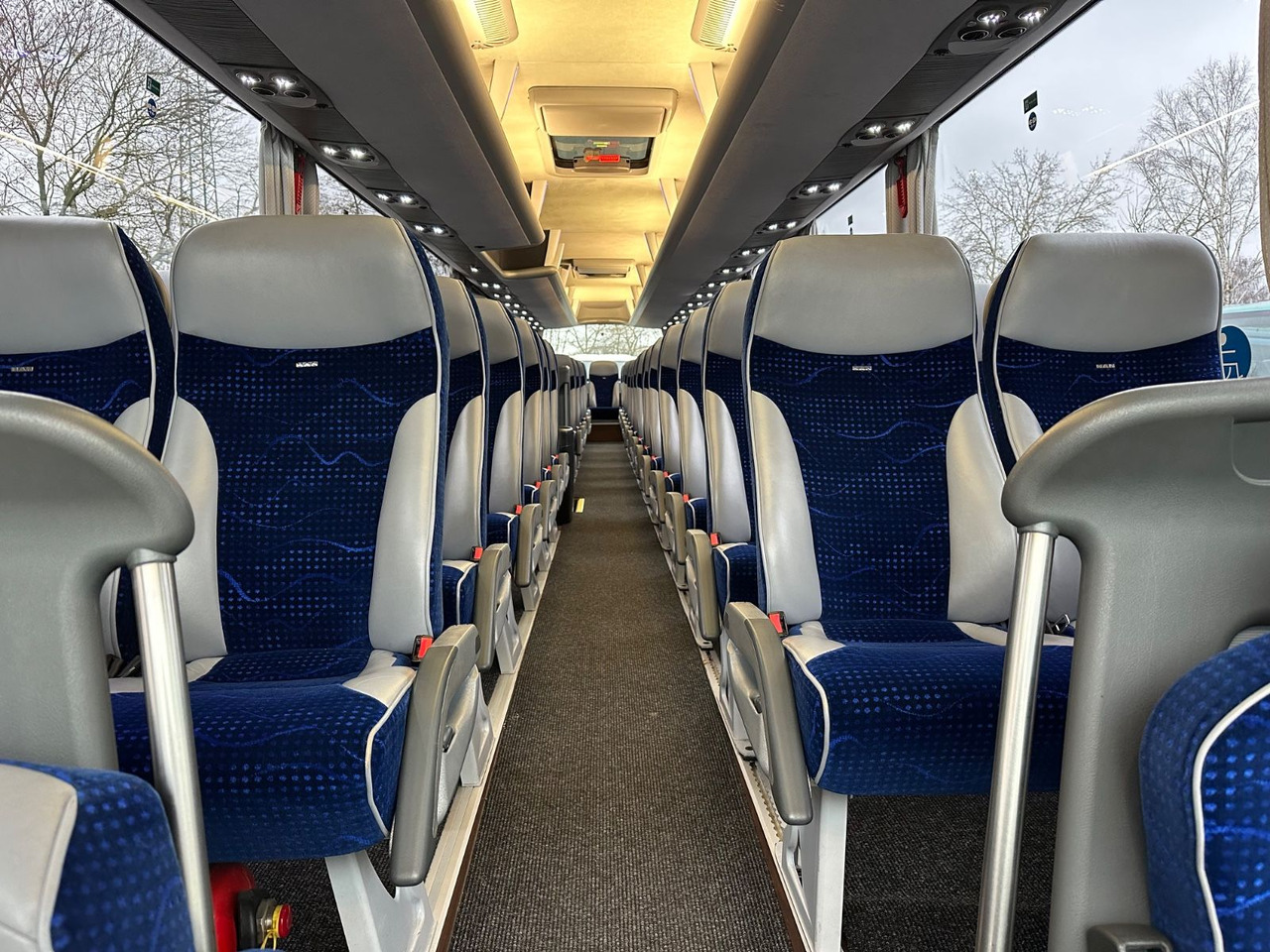 Autocarro MAN R08 Lions Coach L (wenig Km*Behinderten gerecht) MAN R08 Lions Coach L (wenig Km*Behinderten gerecht): foto 17 Autocarro MAN R08 Lions Coach L (wenig Km*Behinderten gerecht) MAN R08 Lions Coach L (wenig Km*Behinderten gerecht): foto 17