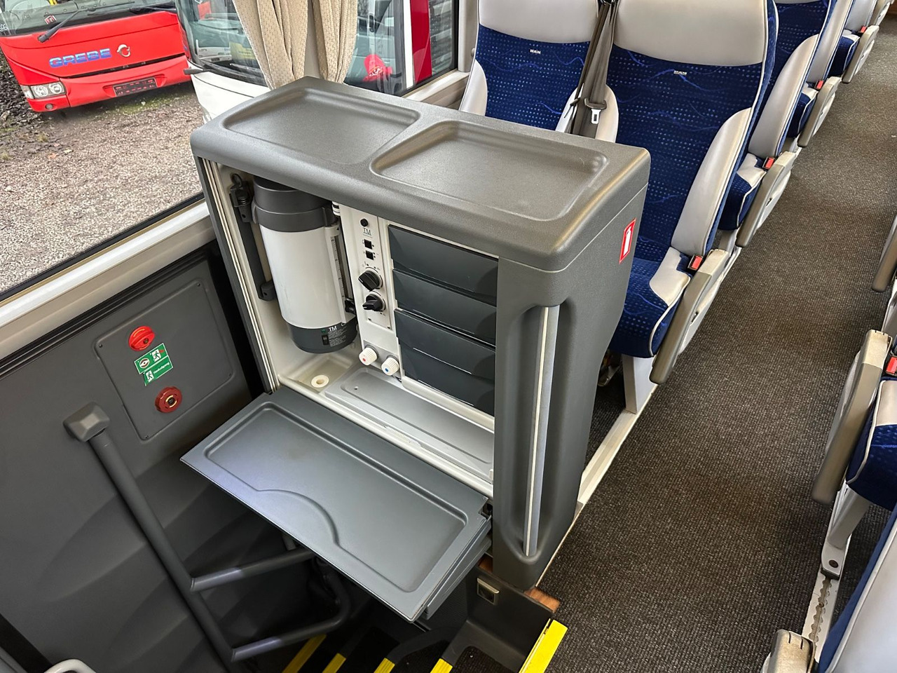 Autocarro MAN R08 Lions Coach L (wenig Km*Behinderten gerecht) MAN R08 Lions Coach L (wenig Km*Behinderten gerecht): foto 18 Autocarro MAN R08 Lions Coach L (wenig Km*Behinderten gerecht) MAN R08 Lions Coach L (wenig Km*Behinderten gerecht): foto 18