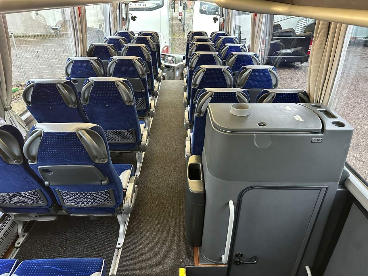 Autocarro MAN R08 Lions Coach L (wenig Km*Behinderten gerecht) MAN R08 Lions Coach L (wenig Km*Behinderten gerecht): foto 19 Autocarro MAN R08 Lions Coach L (wenig Km*Behinderten gerecht) MAN R08 Lions Coach L (wenig Km*Behinderten gerecht): foto 19