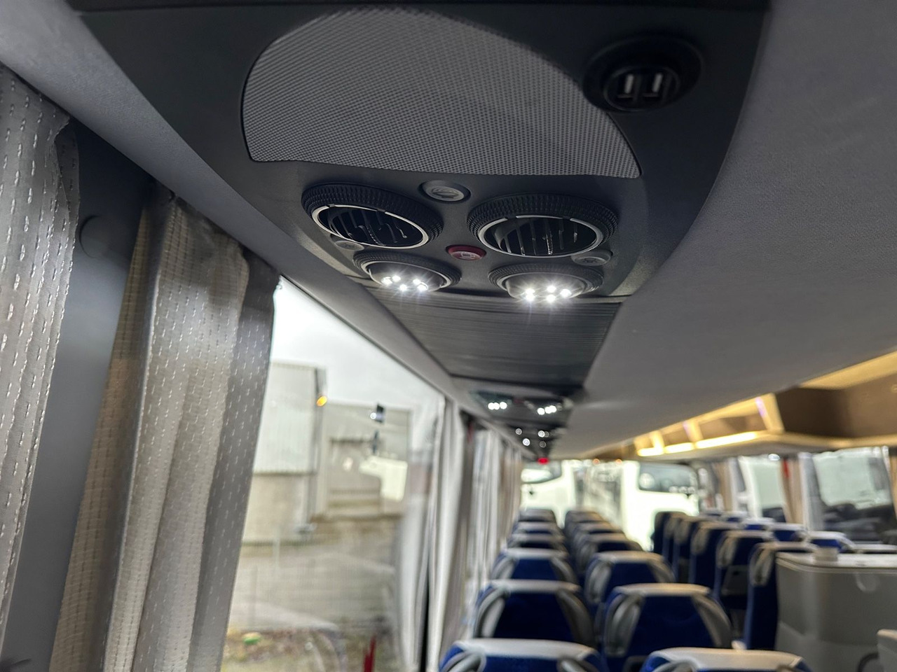 Autocarro MAN R08 Lions Coach L (wenig Km*Behinderten gerecht) MAN R08 Lions Coach L (wenig Km*Behinderten gerecht): foto 23 Autocarro MAN R08 Lions Coach L (wenig Km*Behinderten gerecht) MAN R08 Lions Coach L (wenig Km*Behinderten gerecht): foto 23