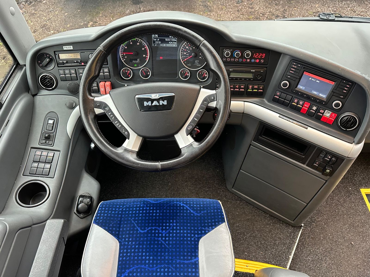 Autocarro MAN R08 Lions Coach L (wenig Km*Behinderten gerecht) MAN R08 Lions Coach L (wenig Km*Behinderten gerecht): foto 14 Autocarro MAN R08 Lions Coach L (wenig Km*Behinderten gerecht) MAN R08 Lions Coach L (wenig Km*Behinderten gerecht): foto 14