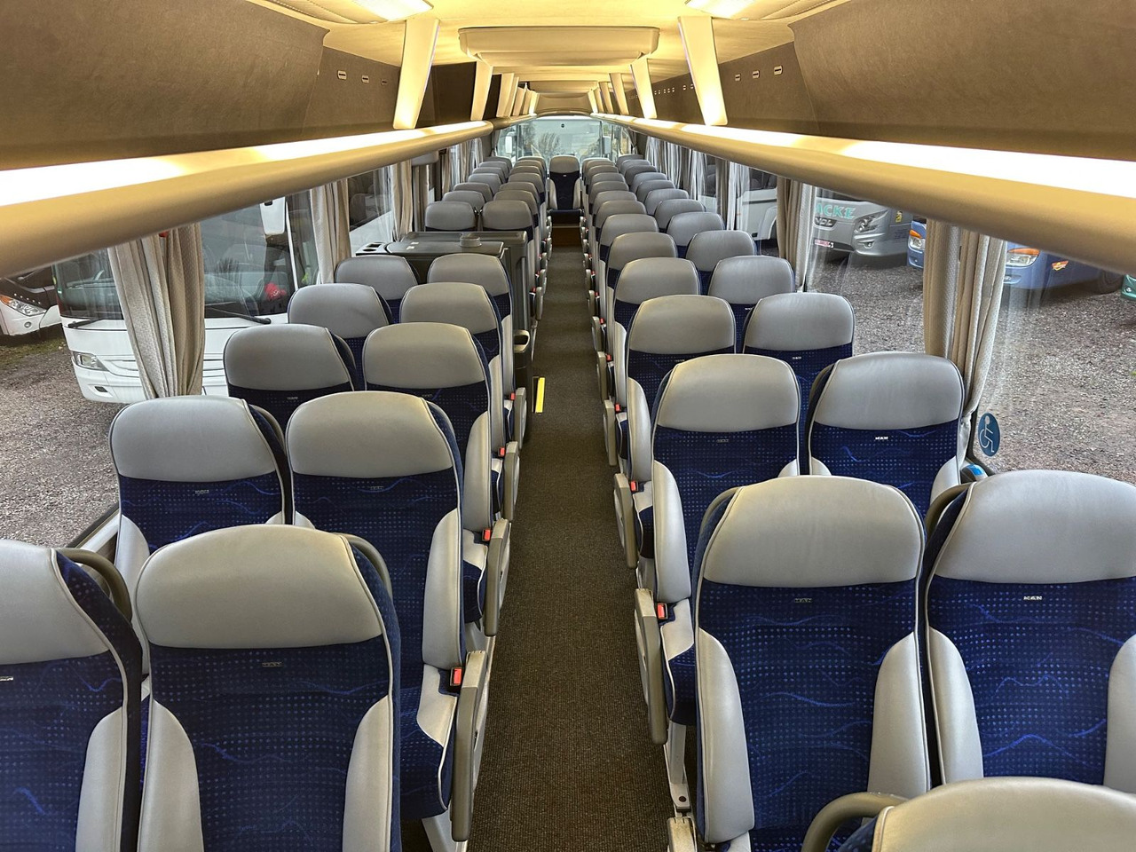 Autocarro MAN R08 Lions Coach L (wenig Km*Behinderten gerecht) MAN R08 Lions Coach L (wenig Km*Behinderten gerecht): foto 16 Autocarro MAN R08 Lions Coach L (wenig Km*Behinderten gerecht) MAN R08 Lions Coach L (wenig Km*Behinderten gerecht): foto 16