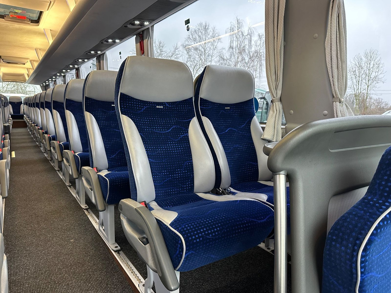 Autocarro MAN R08 Lions Coach L (wenig Km*Behinderten gerecht) MAN R08 Lions Coach L (wenig Km*Behinderten gerecht): foto 7 Autocarro MAN R08 Lions Coach L (wenig Km*Behinderten gerecht) MAN R08 Lions Coach L (wenig Km*Behinderten gerecht): foto 7