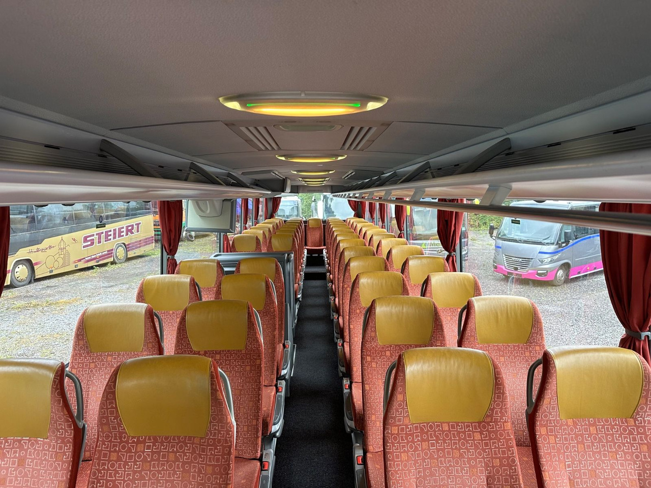 Locação de  Mercedes-Benz Tourismo O350 16 RHD-M (56 Sitze*DE*TOP) Mercedes-Benz Tourismo O350 16 RHD-M (56 Sitze*DE*TOP): foto 18