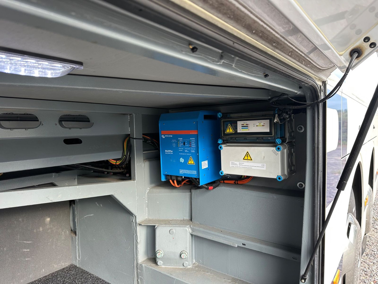 Mercedes-Benz Tourismo O350 17 RHD-L (60 Sitze*341.tKM*DE*TOP) - Autocarro: foto 5 Mercedes-Benz Tourismo O350 17 RHD-L (60 Sitze*341.tKM*DE*TOP) - Autocarro: foto 5